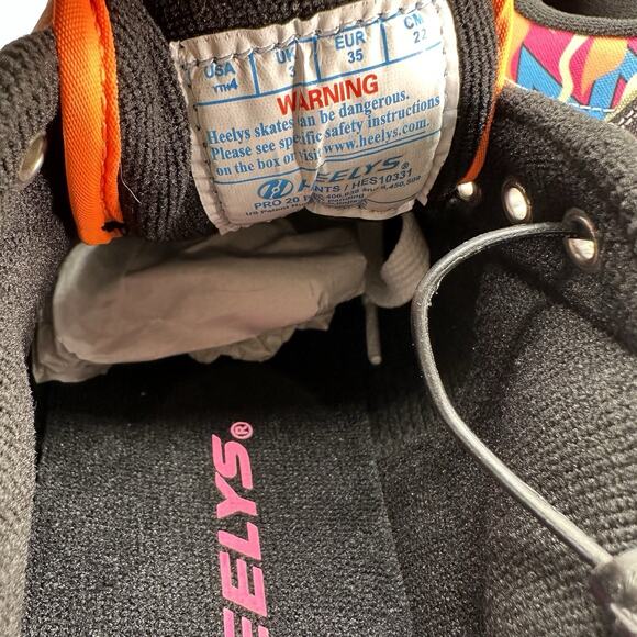 Heelys Pro 20 90s Print Lace-Up Skate Wheel Sneaker Shoes Youth Size 4 NEW - Picture 8 of 9